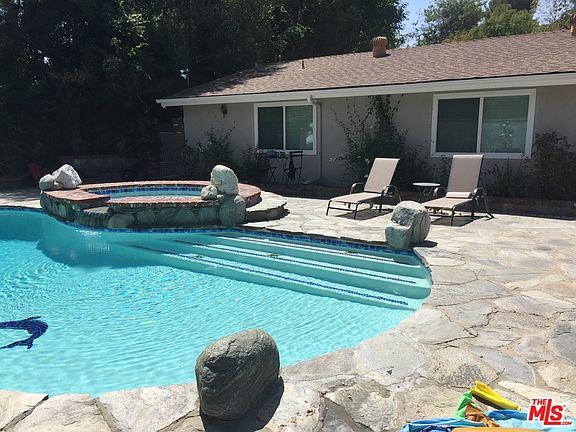 3rd image of 5815 Winnetka Ave