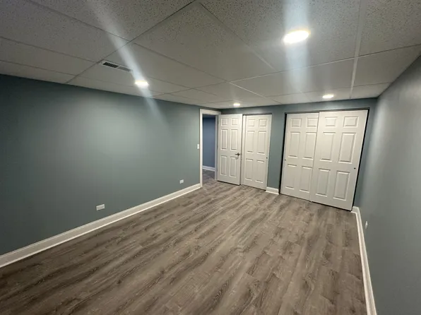 10 E Sunset Dr, Cary, IL