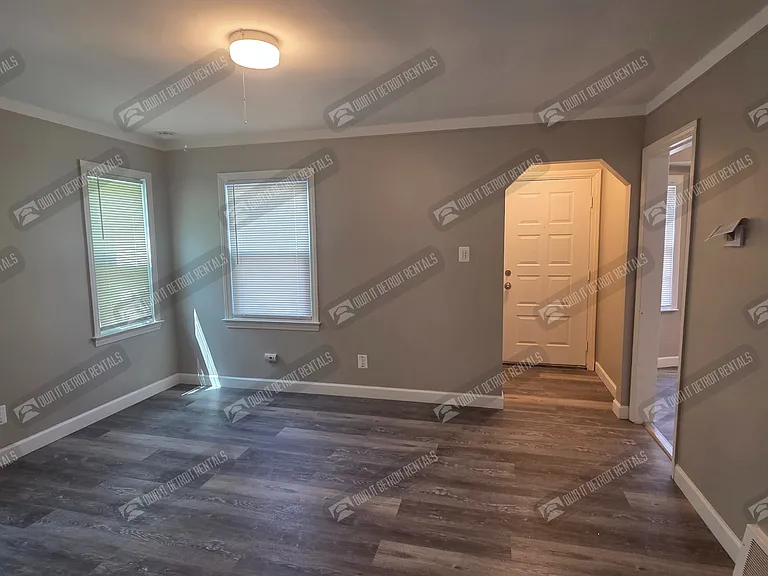 8460 Timken Ave — Photo 4