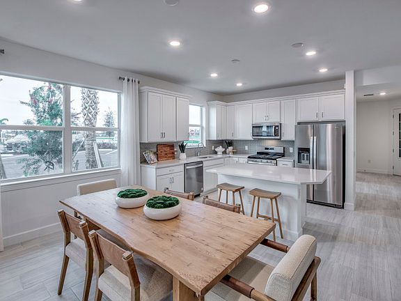 Cafe, perfect for entertaining