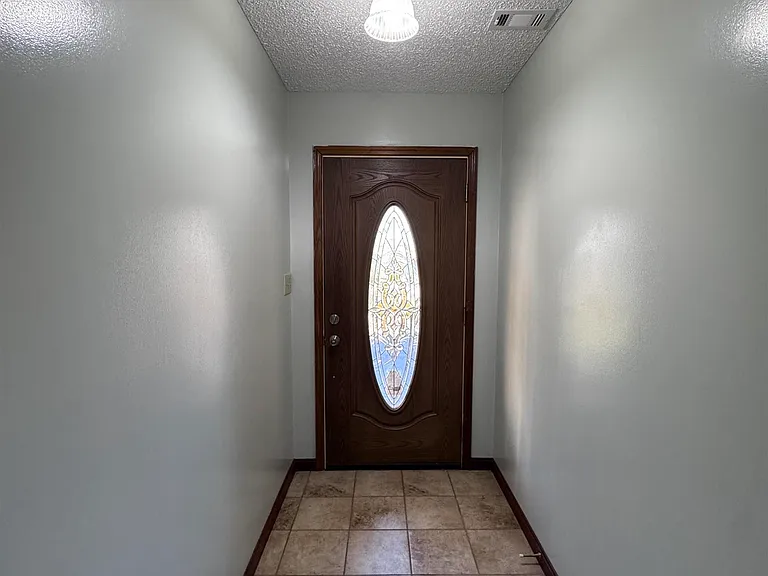 111 Rainbow Ave — Photo 2