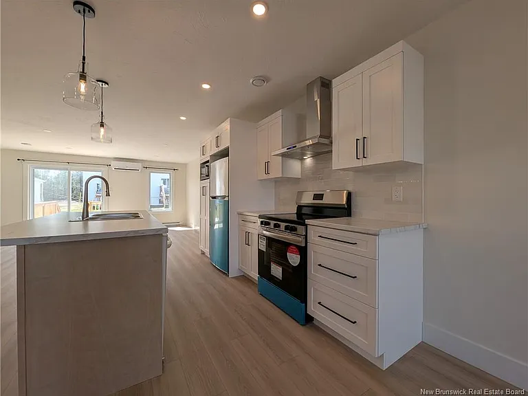 148 Ernest St — Photo 3