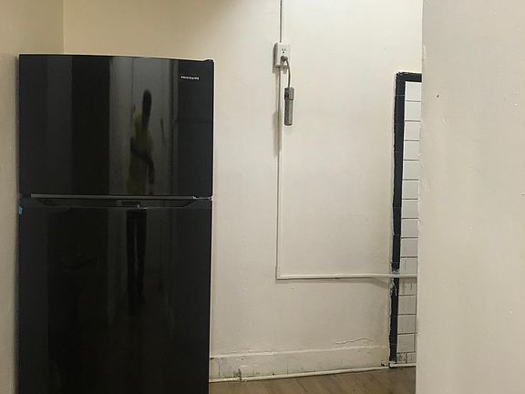 5th image of 841 E 227th St Basement 1