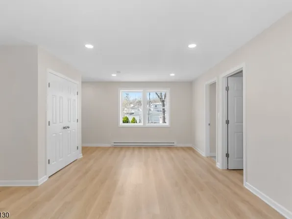 127 Main St, Bloomingdale, NJ