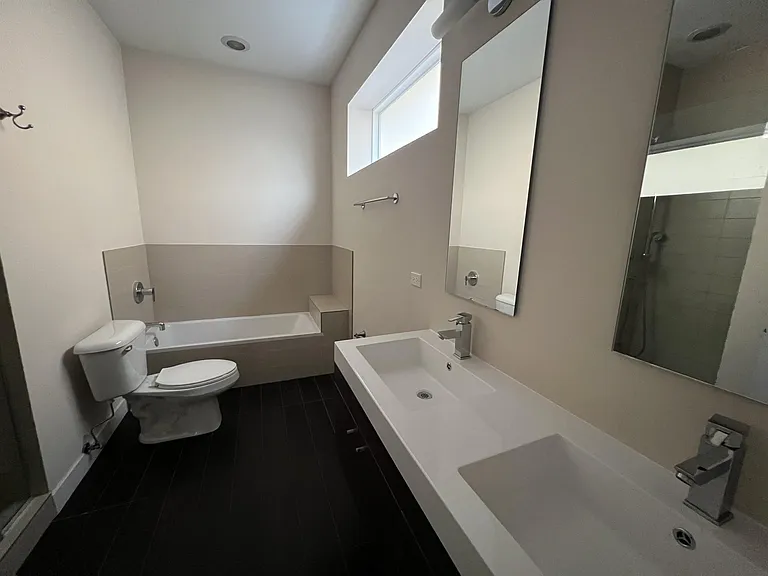 1844 N California Ave — Photo 12