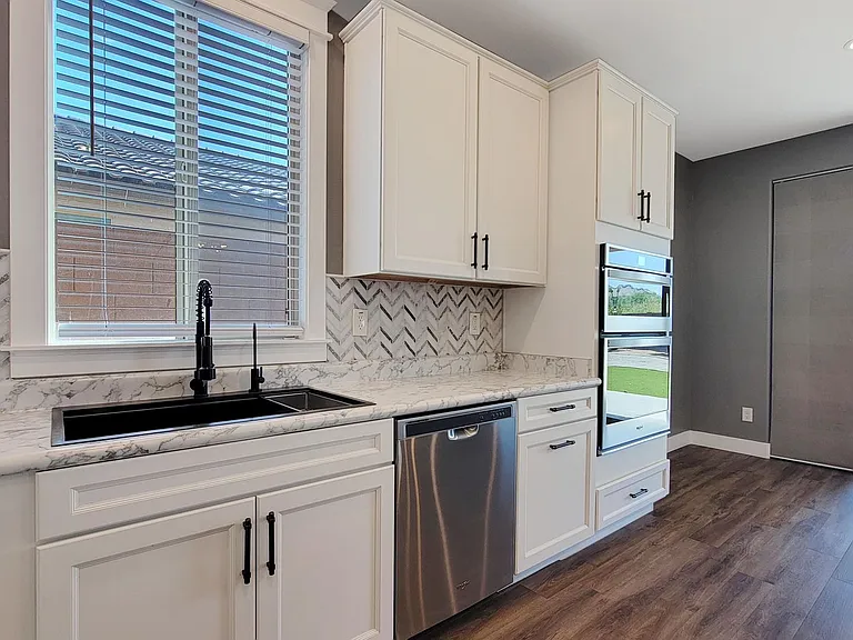 56 S 190th Ln — Photo 15