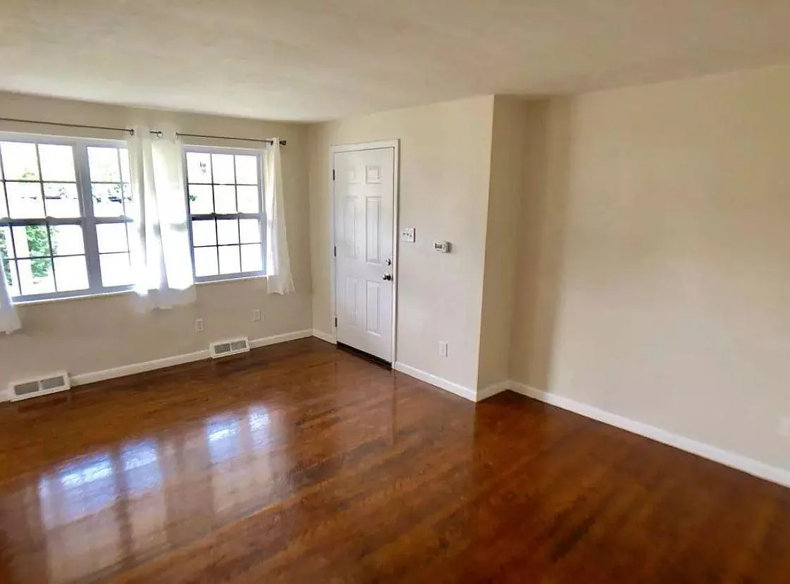 3412 Woodman Dr — Photo 4