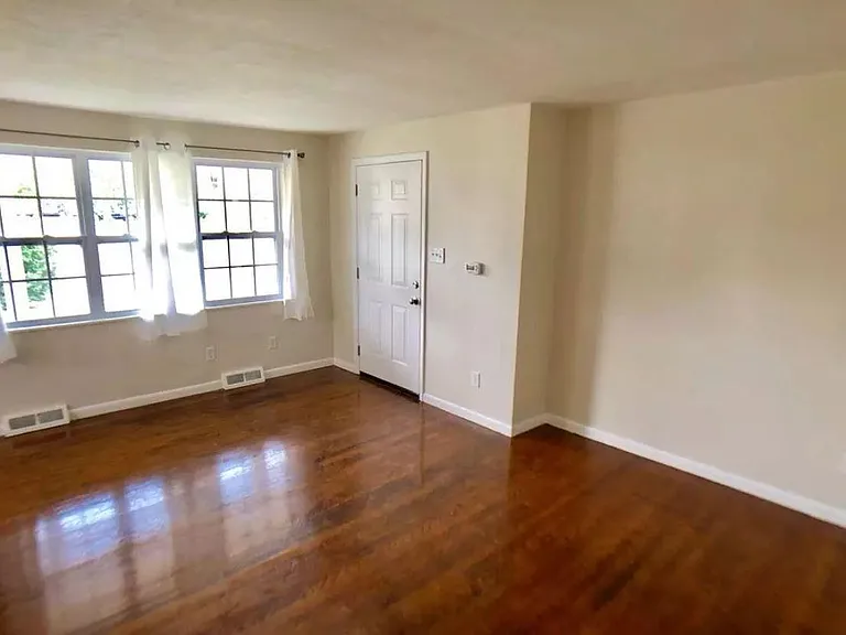3412 Woodman Dr — Photo 4