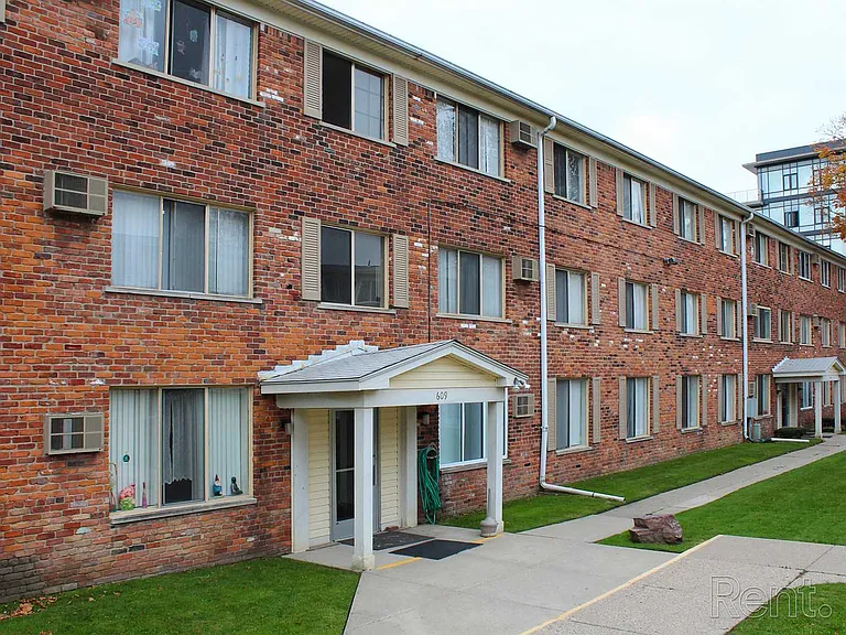 Wagon Wheel Apartments — Photo 8