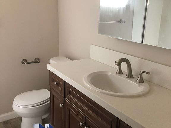 4th image of 1029-1051 B Ave #1043