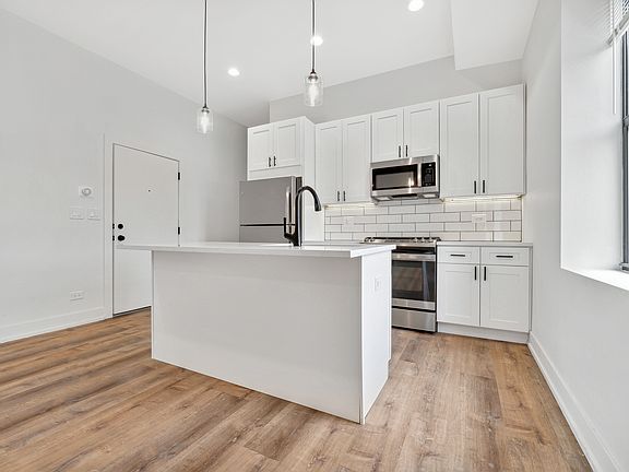 3rd image of 2203 N Hamilton Ave #301