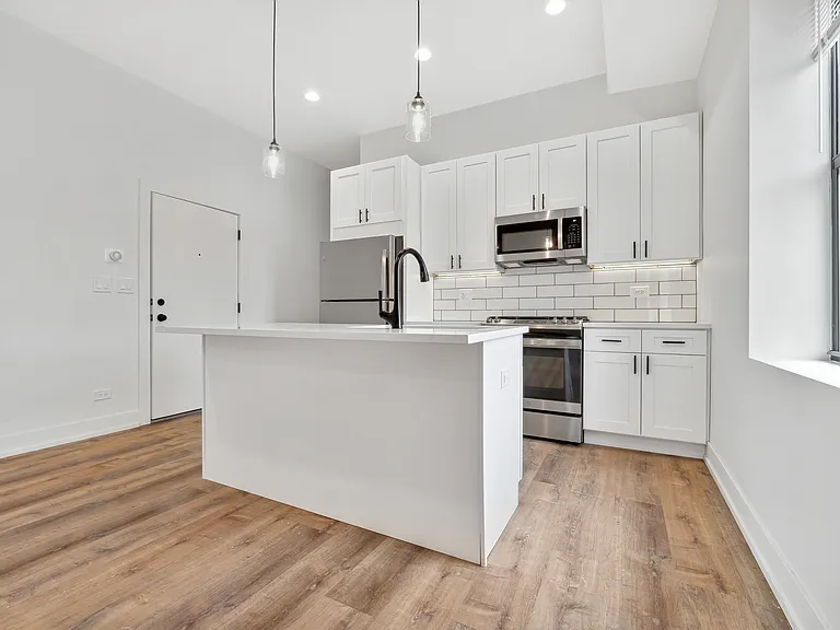 2203 N Hamilton Ave #301 — Photo 3