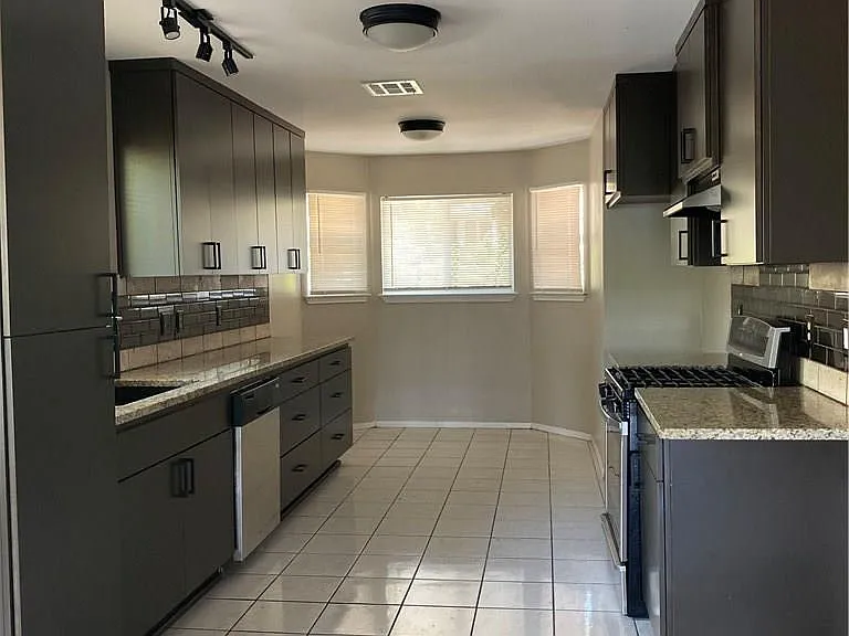 11915 Rosethorn Dr — Photo 5