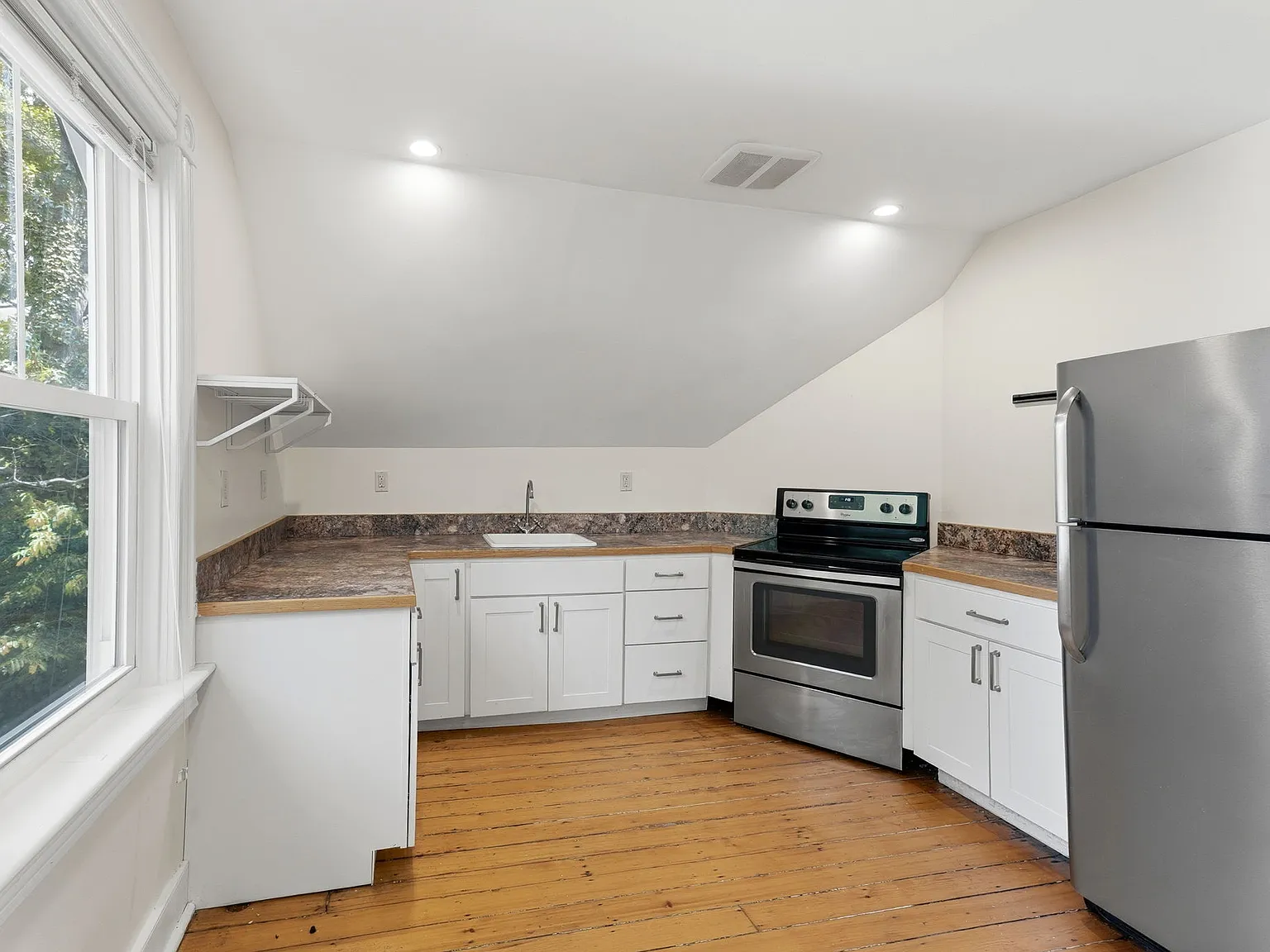 3 bed, 1450 sqft, $2,500 — Photo 2