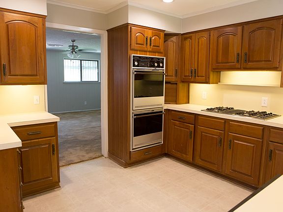Cute kitchen with lots of storage