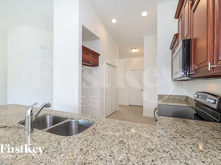 535 Cardinal Way — Photo 6