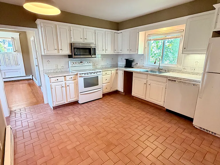 1561 Cranston St #1 — Photo 7