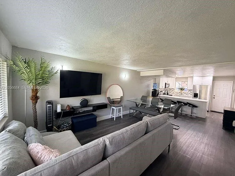 1500 NE 151st St #104 — Photo 8
