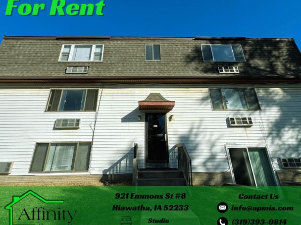 921 Emmons St #8, Hiawatha, IA 52233