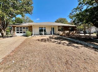1011 Avenue C, Fredericksburg, TX 78624