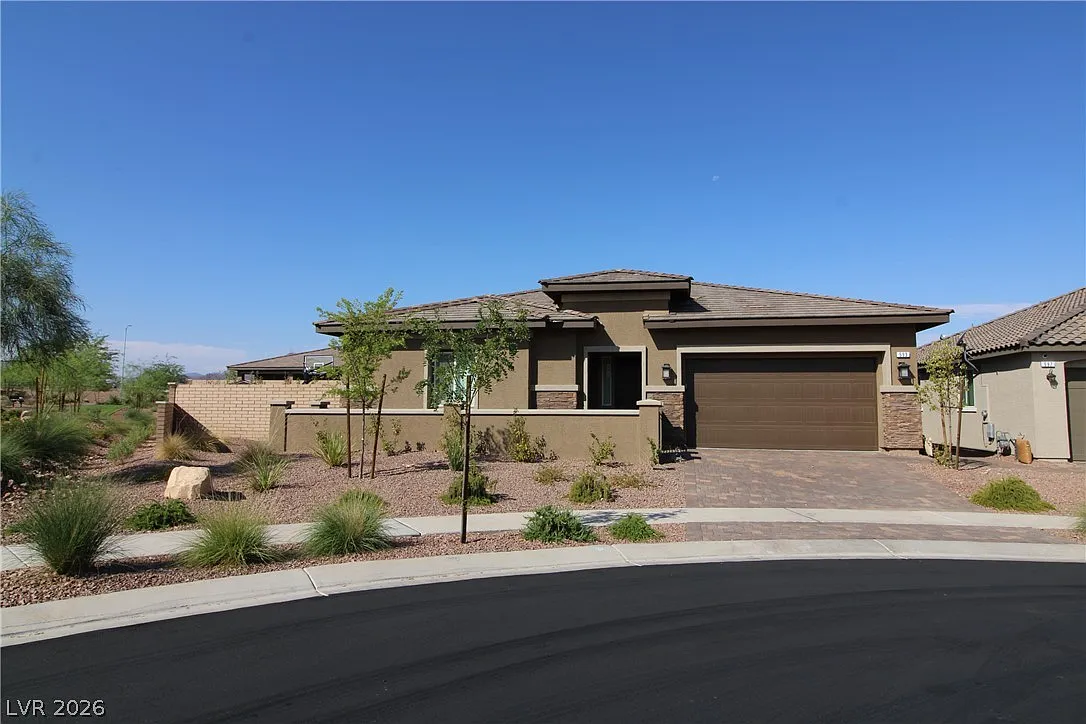 4 bed, 2.5 bath, 2654 sqft, $3,016 — Photo 2