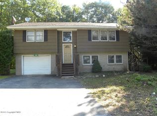 1185 Lexington Ave, Pocono Summit, PA 18346