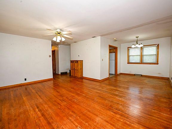 3rd image of 5714 N Tracy Ave