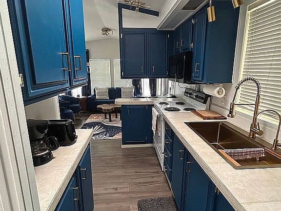 3rd image of 10442 N Frontage Rd #403