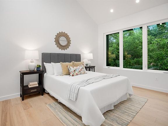 4th image of 5006 Gladeview Dr #2
