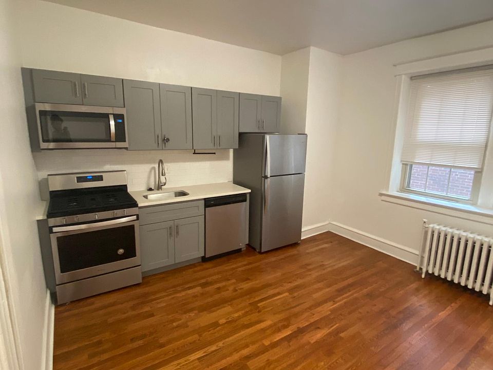 1st image of 4311 Spruce St APT A11
