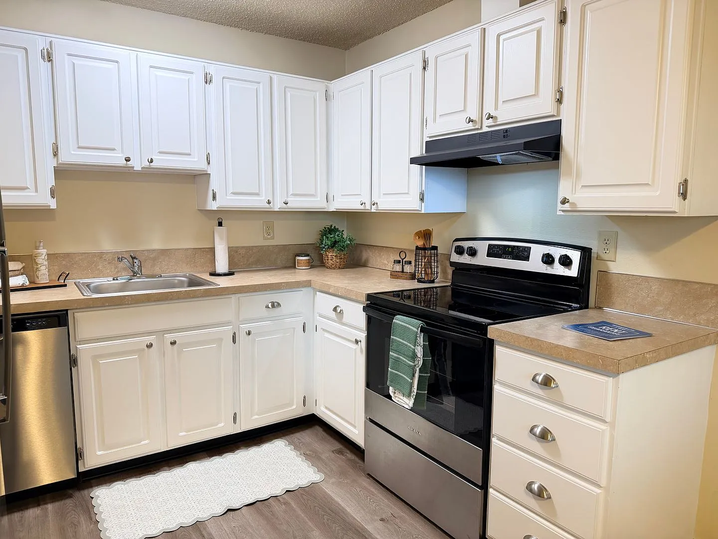 Village Square Apartments — Photo 1