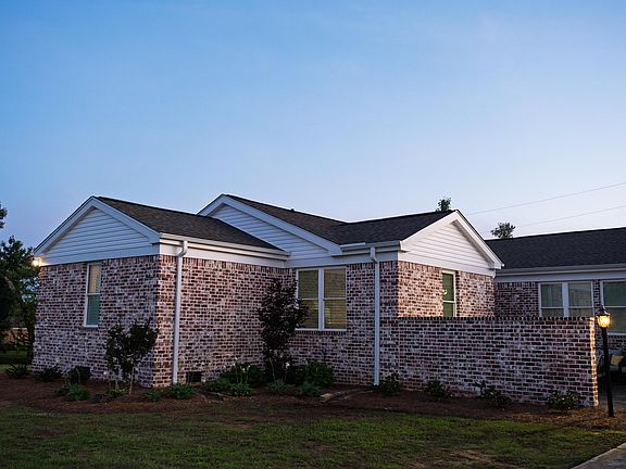 4th image of 501 Meadowbrook Cir