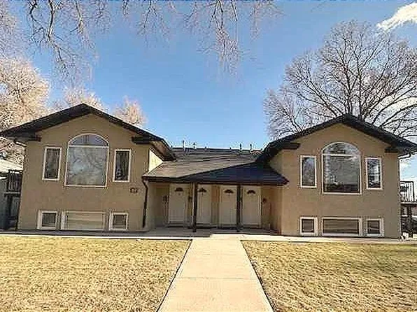 457 3rd St NW, Medicine Hat, AB T1A 6L2