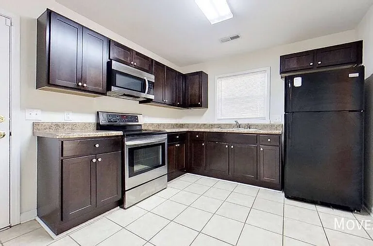 412 S Kerr Ave — Photo 7