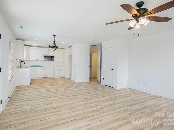 4th image of 259 Patterson Ave SE