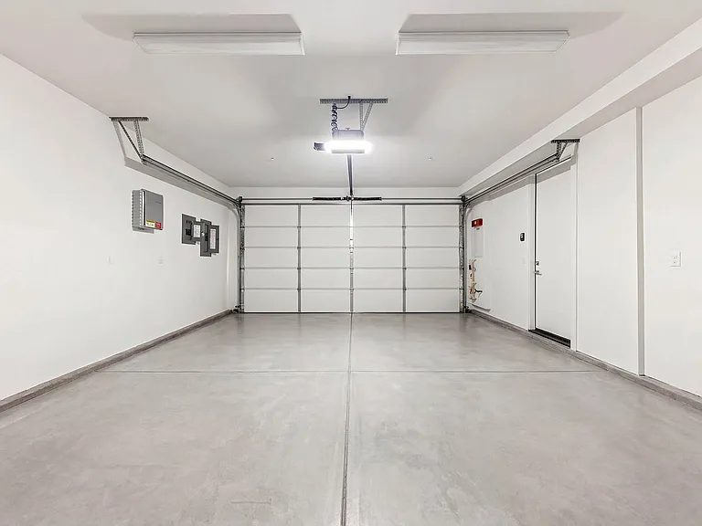 585 Patten Ave — Photo 14