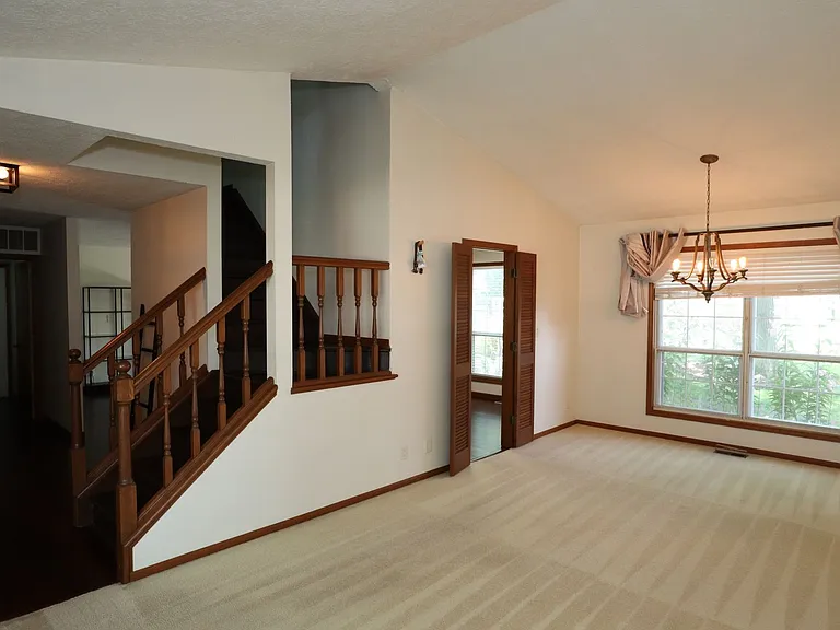 415 Winesap Dr — Photo 2