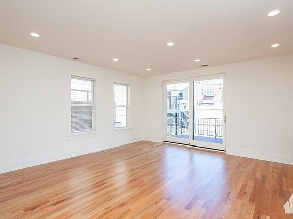 2nd image of 2235 N Clybourn Ave #2S