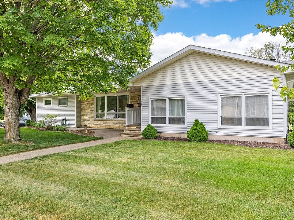 1st image of 403 Pinehaven Dr