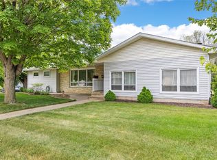 403 Pinehaven Dr, Monticello, IA 52310