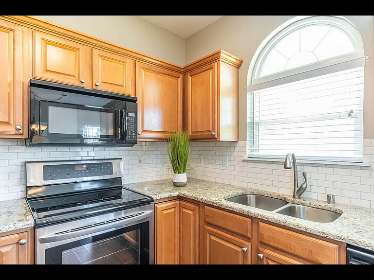 4736 Pompano Ln — Photo 18