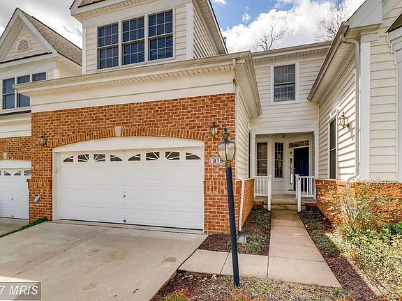 2nd image of 816 Hidden Bluff Cir