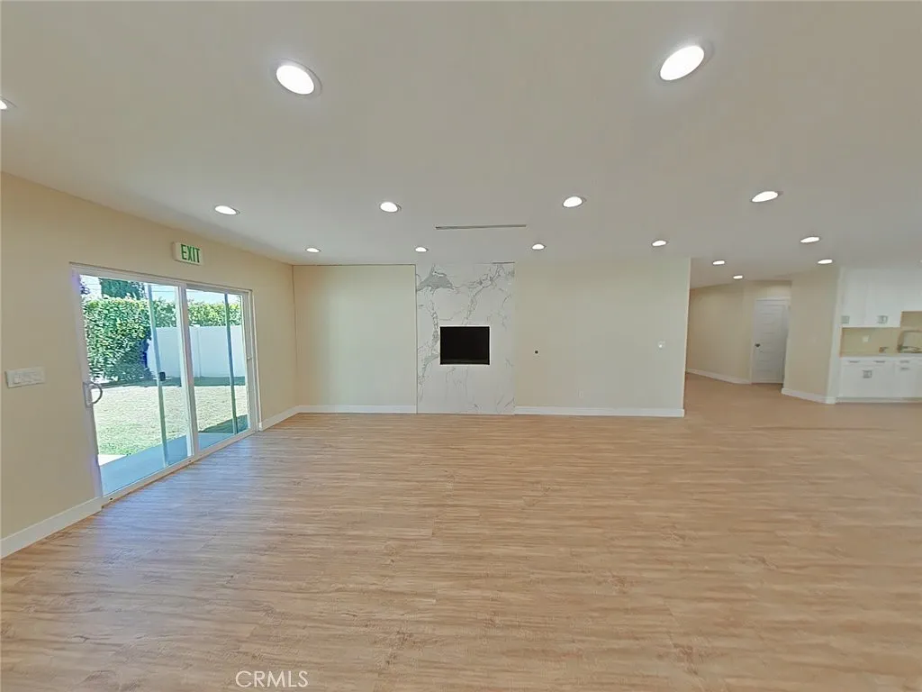 4 bed, 2772 sqft, $6,400 — Photo 4