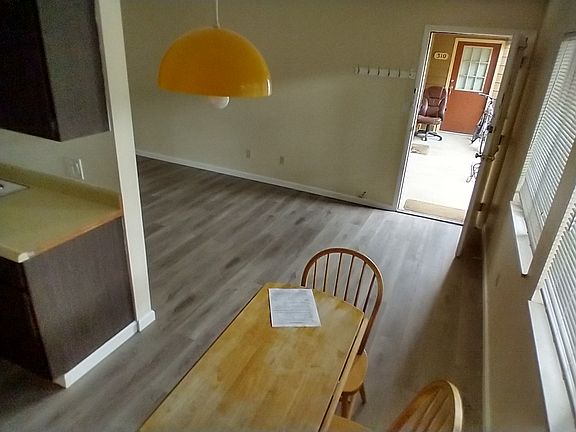 Dining area/kitchen nook