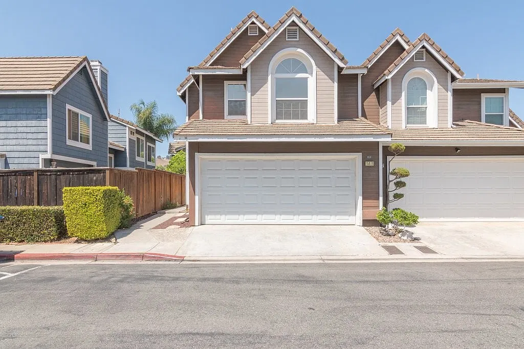3 bed, 2.5 bath, 1234 sqft, $3,195 — Photo 3