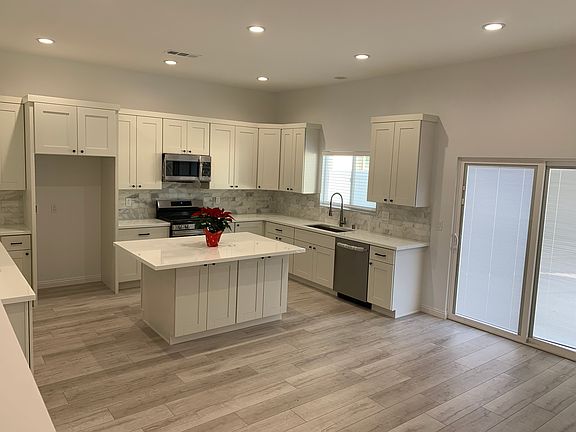 4th image of 9131 Carl Ln
