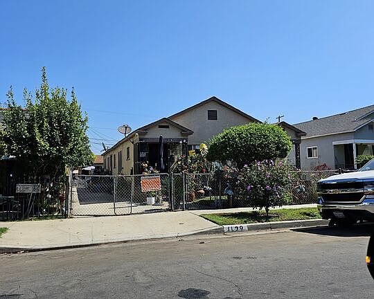 3rd image of 1129 E 71st St