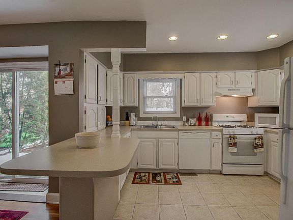 3rd image of 2052 College Ave SE