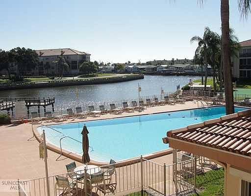 5th image of 19029 Us 19 N APT 11D