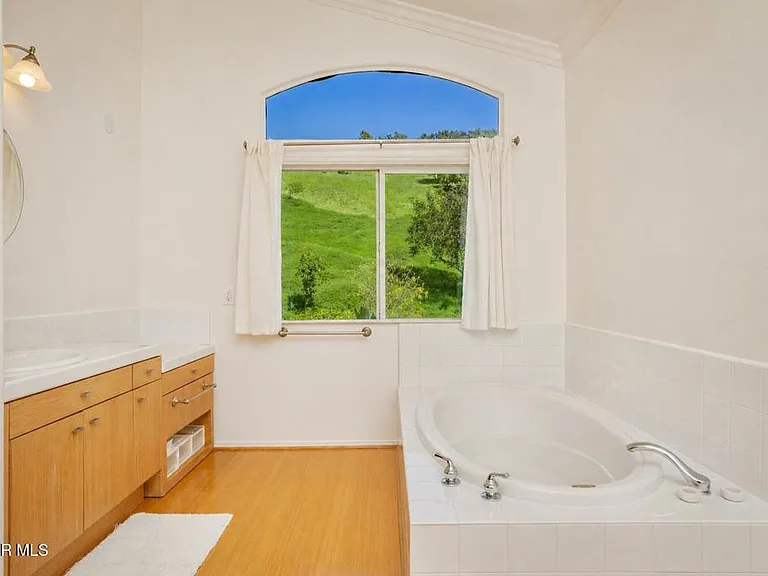 1004 Lambourne Pl — Photo 30